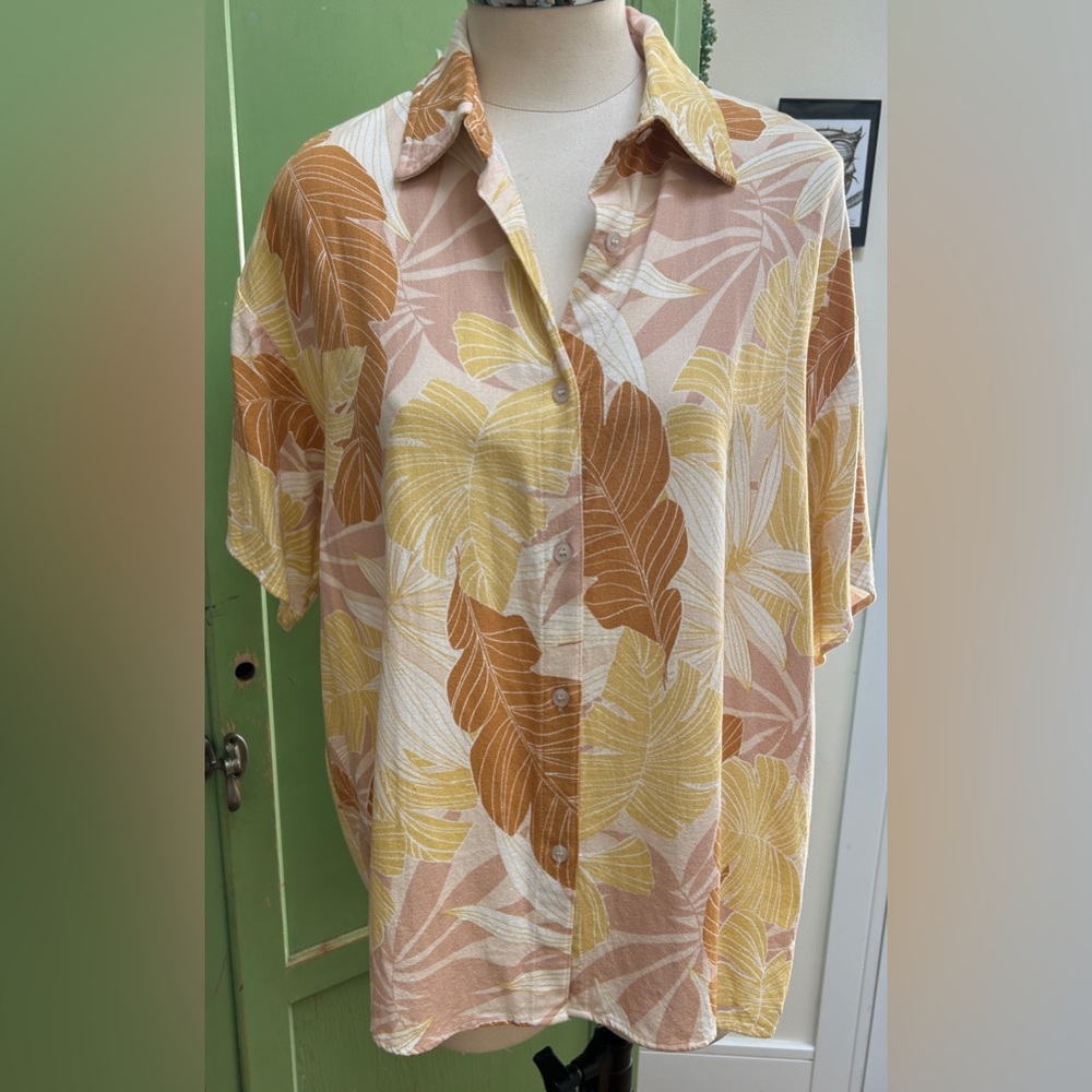 Beachly short sleeve top. NWOT